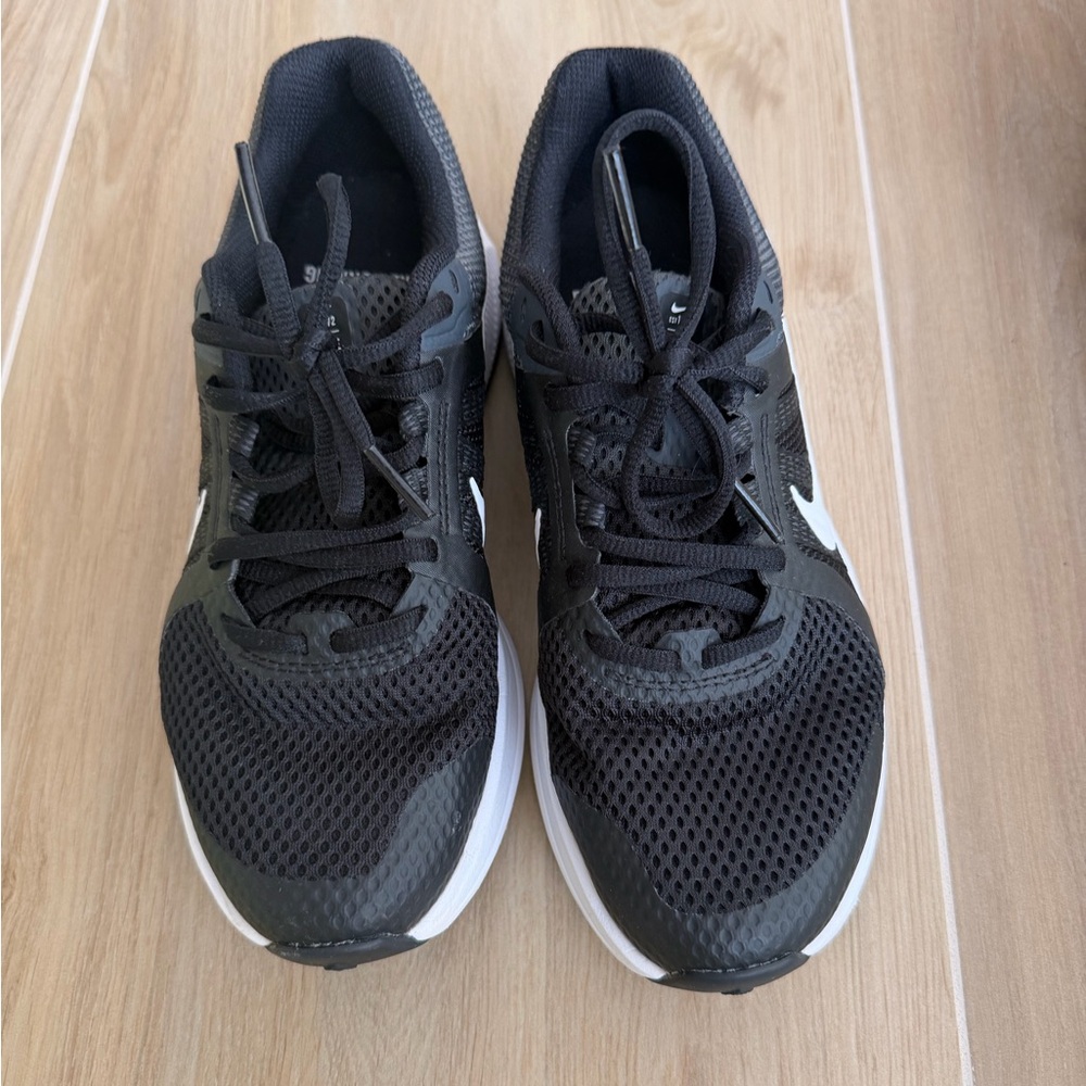 Nike run swift tennis shoes - Picture 4 of 6